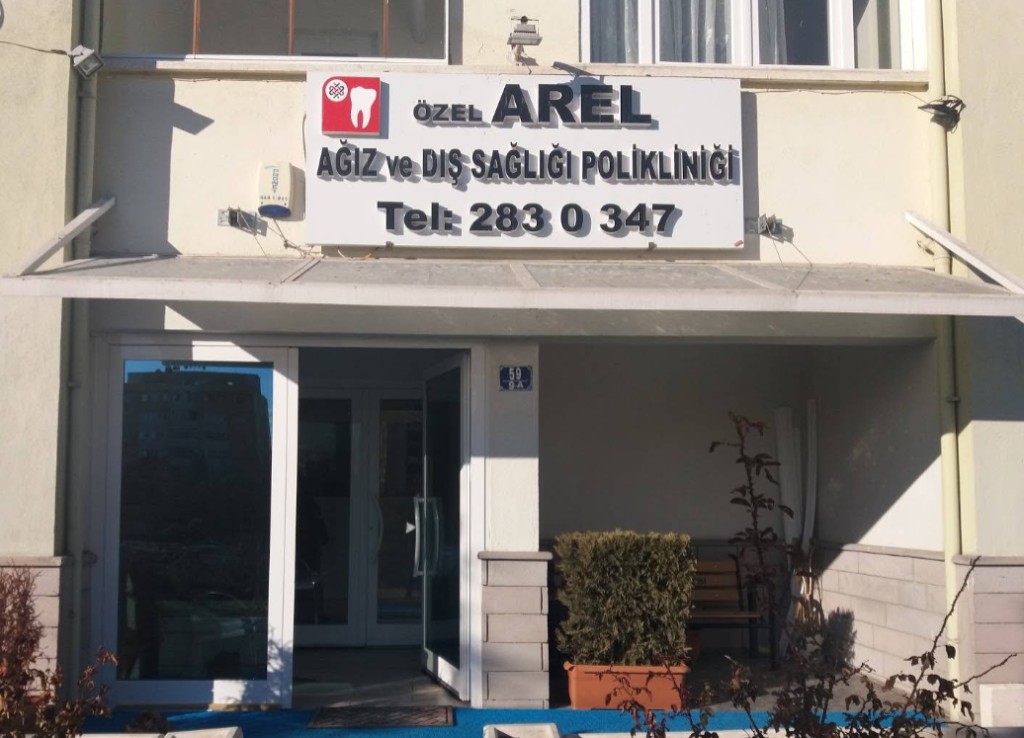 Özel AREL Ağız ve Diş Sağlığı Polikliniği — klinik girişi ve tabela